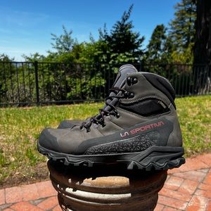 La Sportiva Nucleo High II GTX hiking boots (Carbon/ chili)